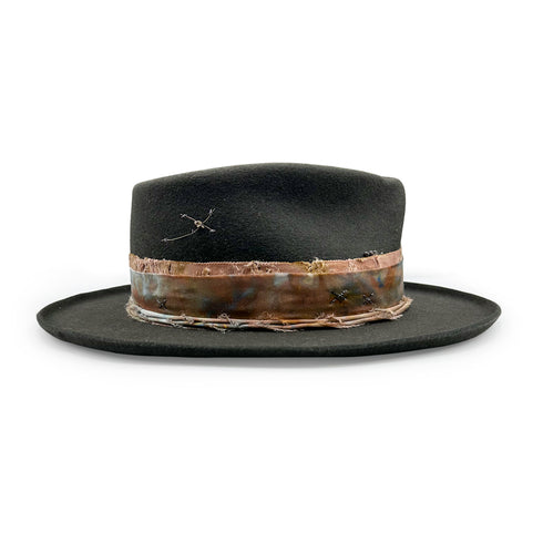 right profile includes a diamond-kissed charm mid-x<span class='visuallyhidden'>; shopping help at 323-404-2959.</span>