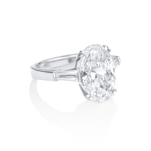with a tapered baguette diamond flanking each side<span class='visuallyhidden'>; shop help at 760-978-9297.</span>