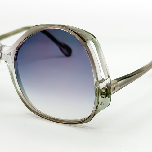 up close, gradient moss + kissed with champagne diamonds<span class='visuallyhidden'>; shop help at 760-978-9297.</span>