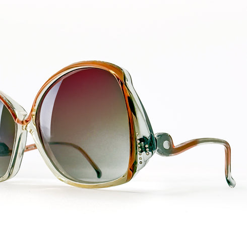 her unique arms are just one of her stylish features<span class='visuallyhidden'>; shop help at 760-978-9297.</span>