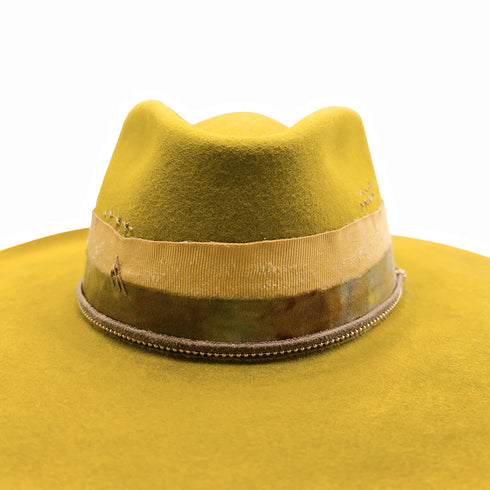 head on, up close <span class='visuallyhidden'>Call or text 323-404-2959 if you need shopping assistance.</span>