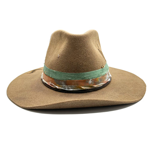 head on – a calming, artful balance of lines, hues, textiles, and textures. <span class='visuallyhidden'>Call or text 323-404-2959 if you need shopping assistance.</span>