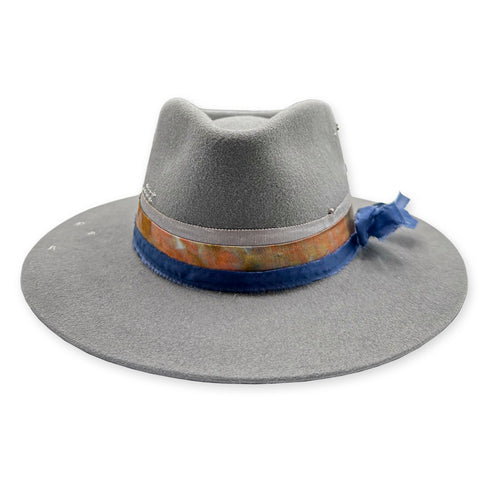 from the front, a hat with soft lines<br>dressed in harmonizing details <span class='visuallyhidden'>Text, phone 323-404-2959 for shopping assistance.</span>